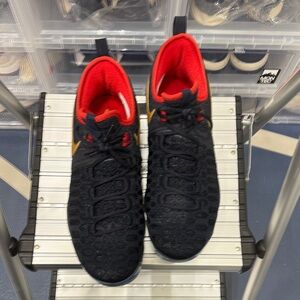 Like new worn twice (indoors only) KD9 Limited EP ‘Gold Metal USA’ No BoX